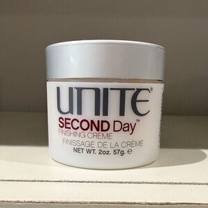 Unite Second Day Finishing Creme